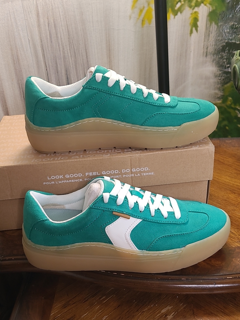 New in box! Dr Scholls Time Off Win Womens 9 Lucky Green Retro Athletic Sneakers - Picture 2 of 9